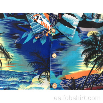 Camisa hawaiana con estampado de poliéster junto al mar